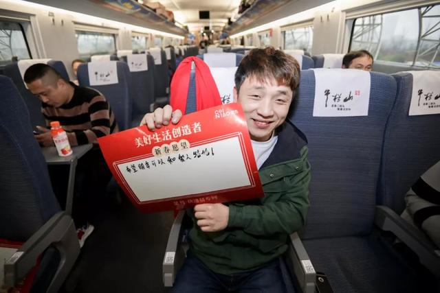 快递小哥,回家过年啦!这一年,有人买了新车