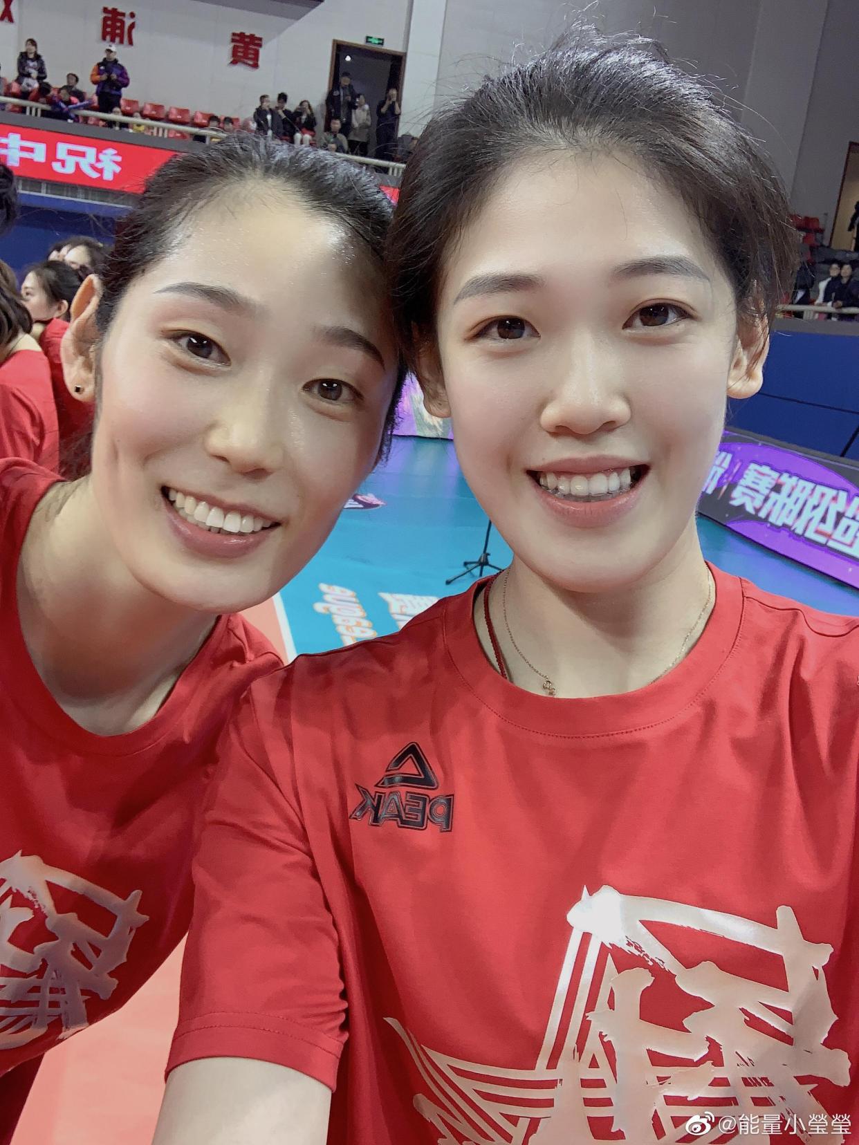 王宝泉:朱婷技术世界一流,场下人缘好 一旁朱婷羞涩一笑_李盈莹