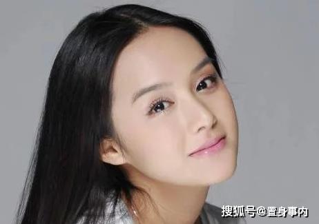 她被称为小刘晓庆，17岁就上春晚，老公是影帝却