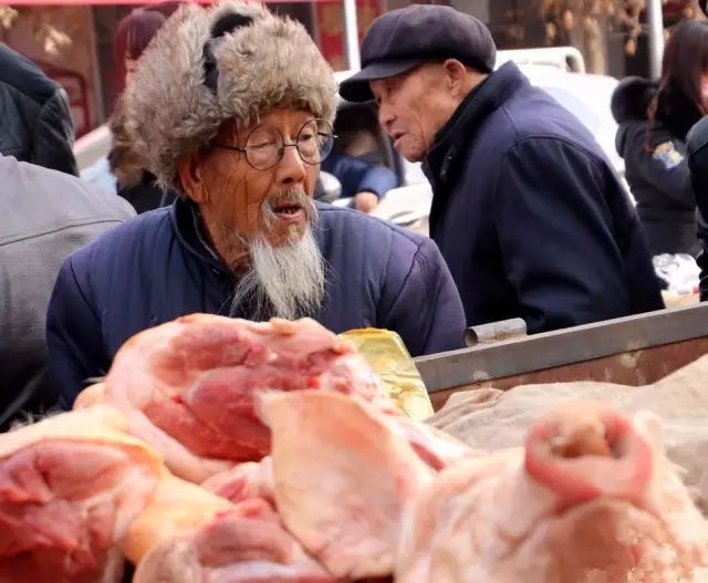 实拍甘肃乡村赶年集市浓浓的家乡年味