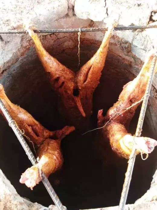 泥窖烤全羊