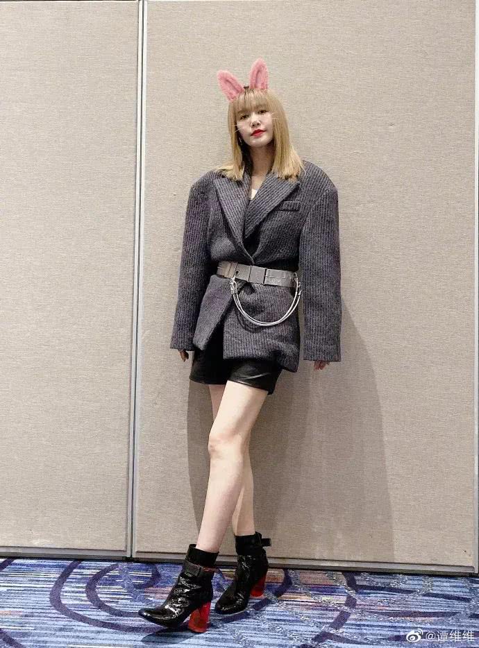 绿配蓝穿搭风格 157cf4f995314c2a99c3eba96d589716.jpeg