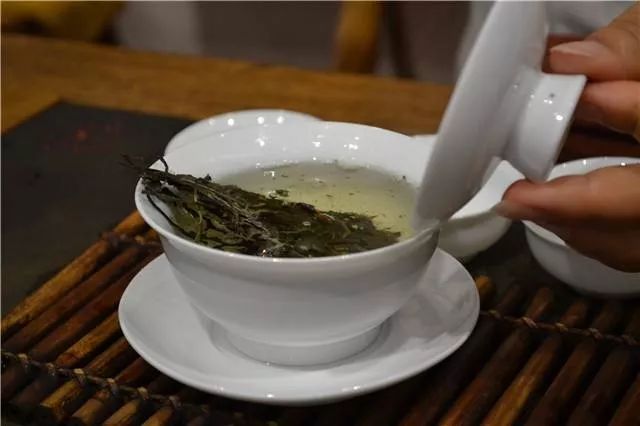 萃茶的原理_当然有这么好的茶底也要有好的萃茶技艺,店内屹立着一个全西安最先进萃茶机,其(2)