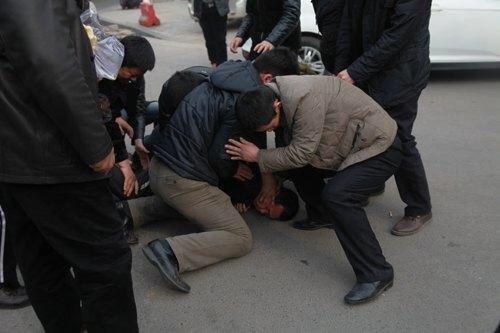 男子“进局”前托哥们联系老婆“捞他” 这哥们