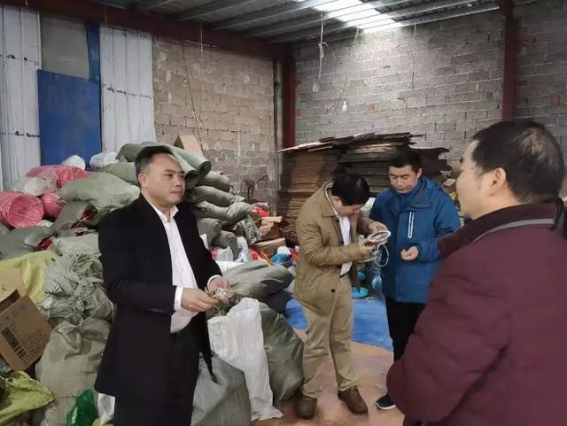 莫秋华,党组成员江新宇带队对湘潭市岳塘区豪鹏电器厂进行了执法检查