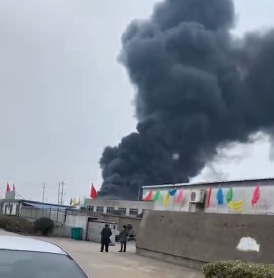 茂名石化厂着火视频