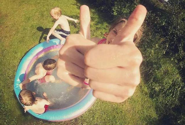 让孩子从小自信的28个方法,宝爸宝妈们一起学