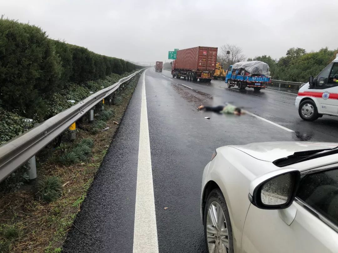 怎么在手机上看自己车子图片 4fd3b913acb34b9594309d3d80244fe7.jpeg