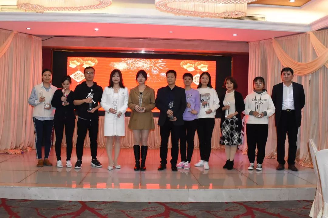 深圳中海医院团结奋进创新求变2019年度表彰大会暨2020年新春晚宴圆满