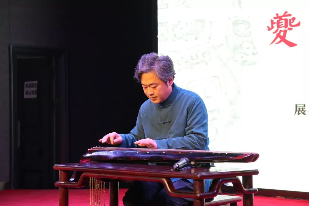 这 场 艺 术 周 , 刷 爆 了 朋 友 圈