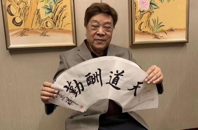 白岩松追思赵忠祥称其为“宗师”：中国电视新