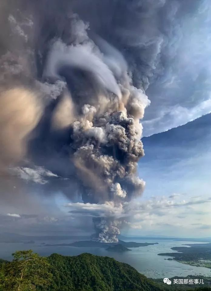 菲律宾火山地狱般的喷发现场太震撼了