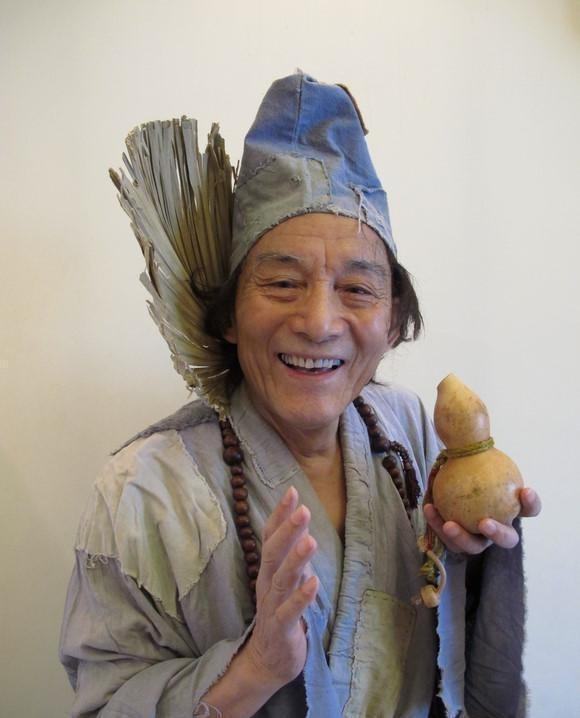 86岁游本昌近照早年出家后还俗娶妻老婆去世晚年再入空门