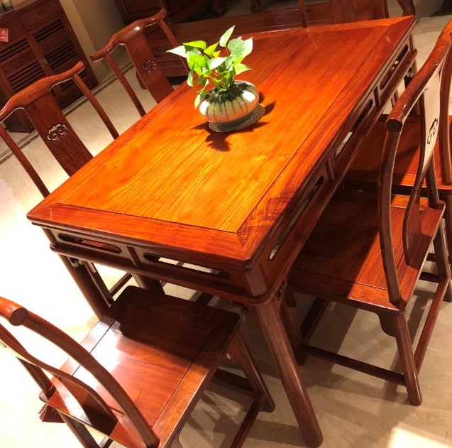 红木餐桌哪种红木材料好？厂家给出建议！_