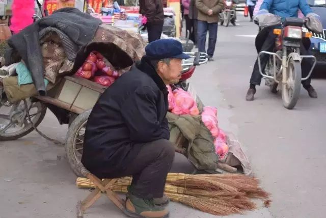 实拍甘肃乡村赶年集市浓浓的家乡年味