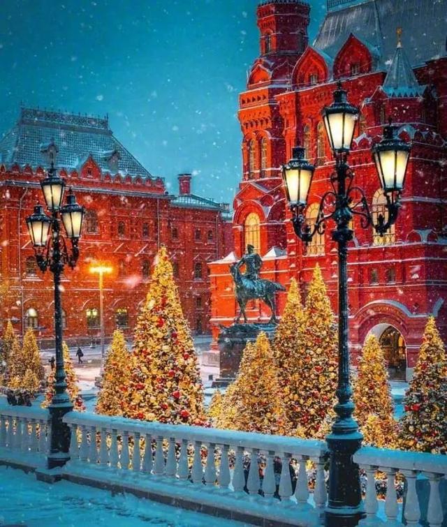 在俄罗斯的风雪中拍下红场的唯美风情.