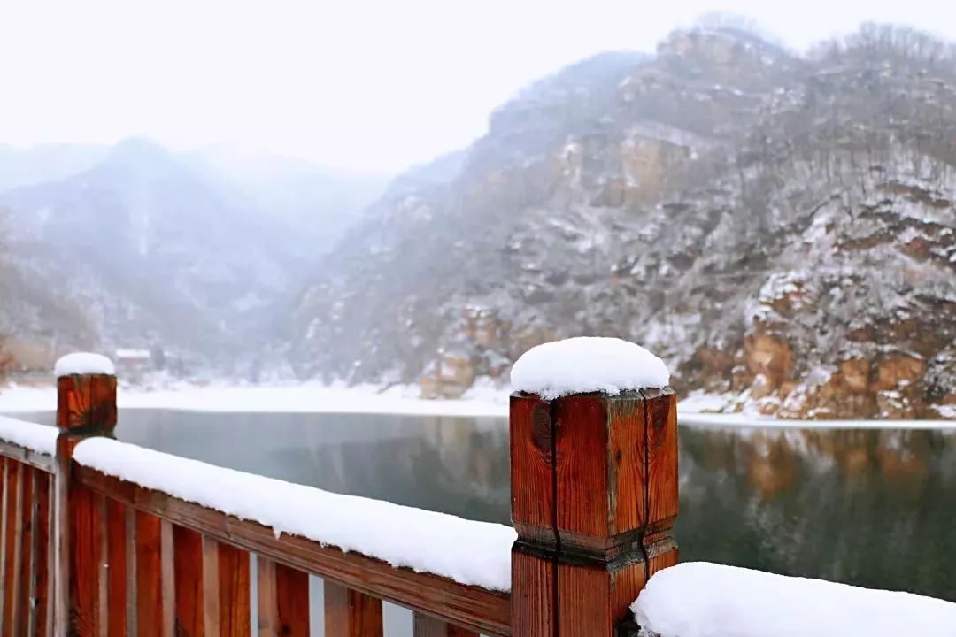 今天我们一起来看一看 一场大雪后 山东庄镇  京东大峡谷景区 绵延十