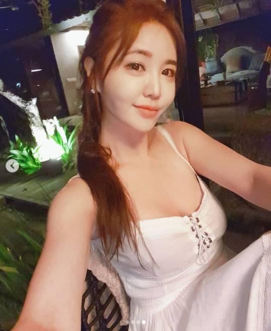 韩国女艺人姜艺彬巴厘岛休假sns发泳装照
