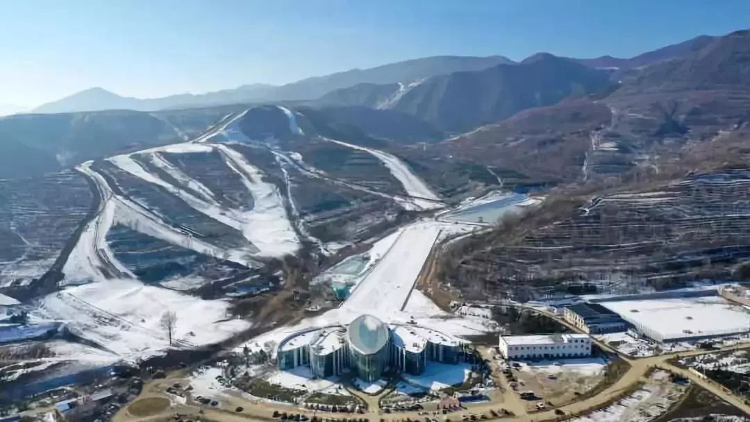 专业独特的滑雪教学 是儿童成长快乐的首选 六盘山周沟滑雪场统统满足