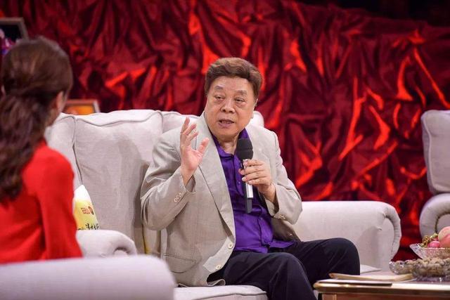 白岩松追思赵忠祥称其为“宗师”：中国电视新