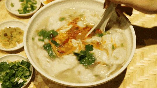 老板还要请大家喝馄饨!