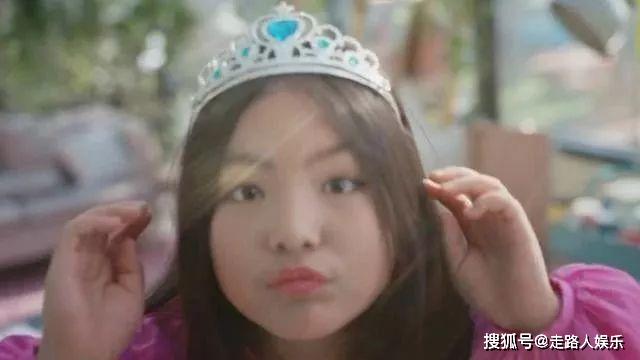 李湘女儿拍广告认不出，网友：胖真的很显成熟！ 
