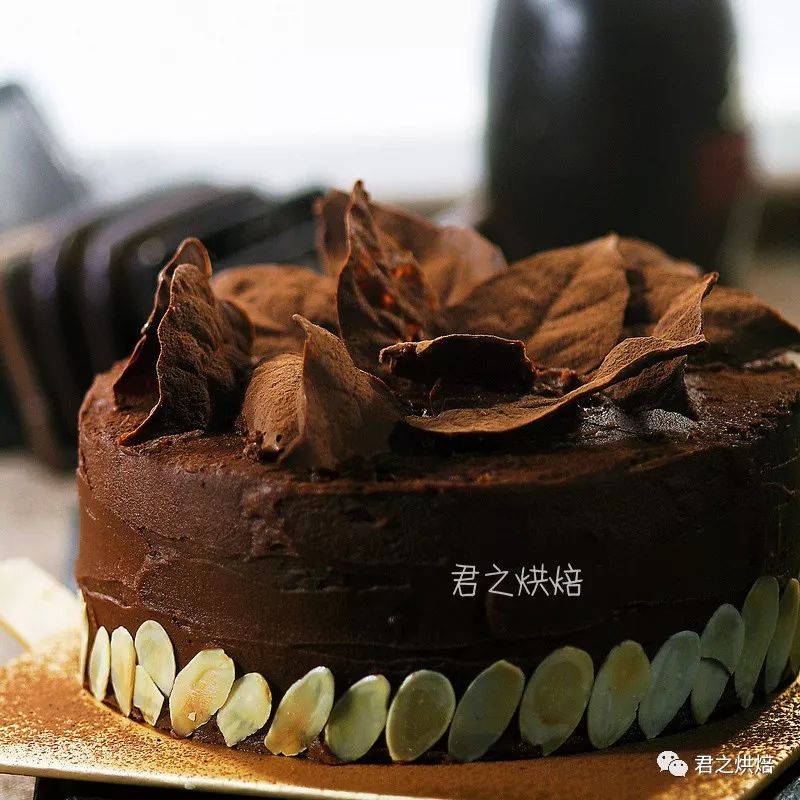 落叶巧克力_应景又“华丽”的巧克力落叶蛋糕