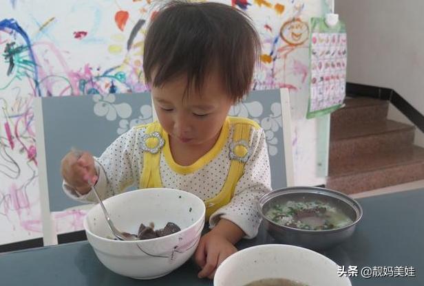 [靓妈美娃]2种牛奶正在“摧毁”孩子脾胃，儿科医生提醒：孩子爱喝也别买