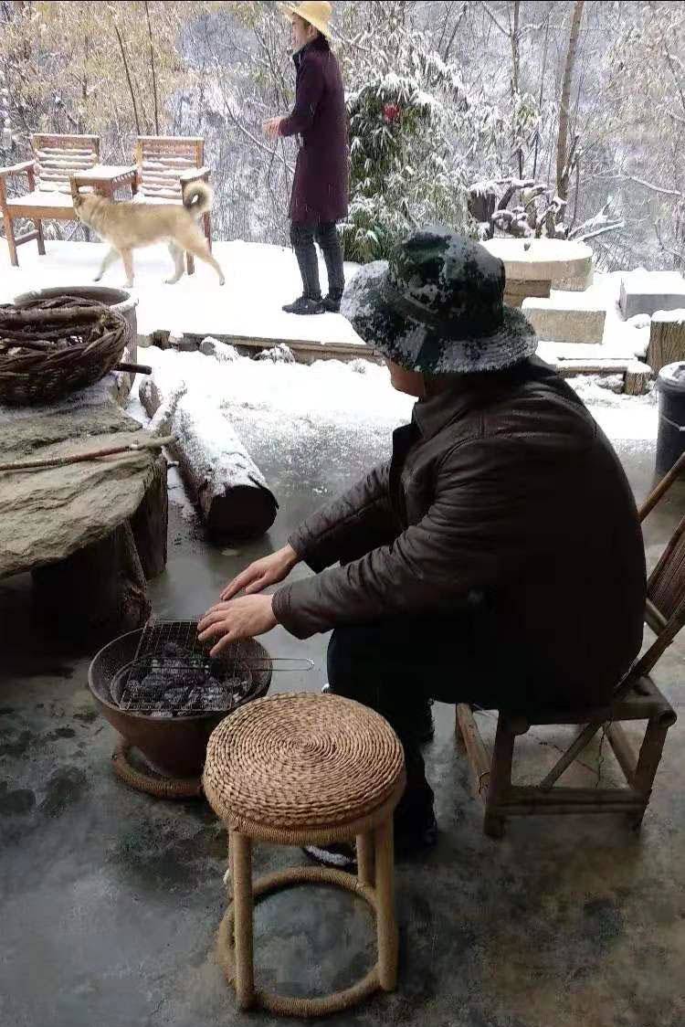 西安终南山体验隐居生活喝茶赏雪画面很唯美真实情况却是这样