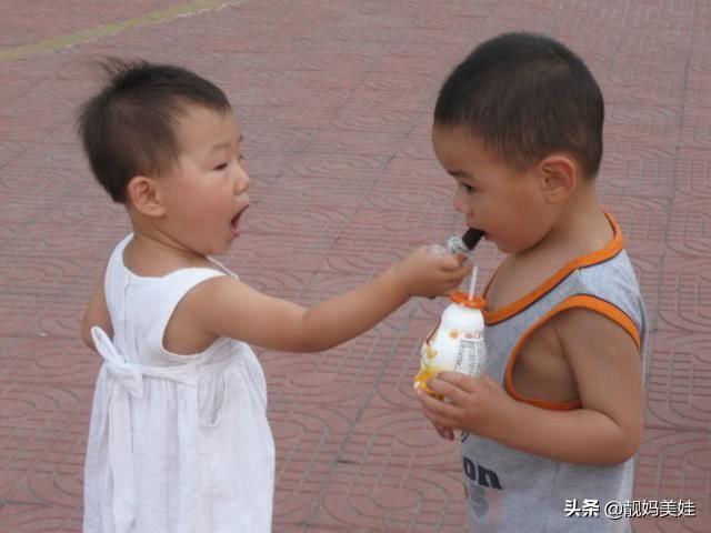 [靓妈美娃]2种牛奶正在“摧毁”孩子脾胃，儿科医生提醒：孩子爱喝也别买