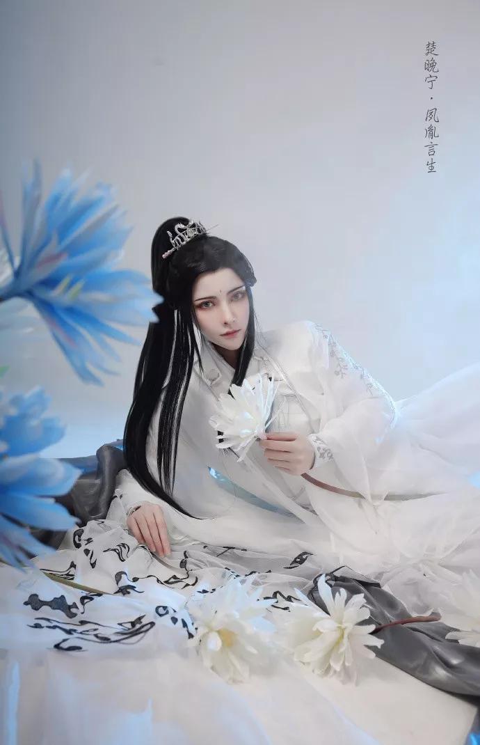 《二哈和他的白猫师尊》楚晚宁cos,赏心悦目的颜值,儒雅俊美