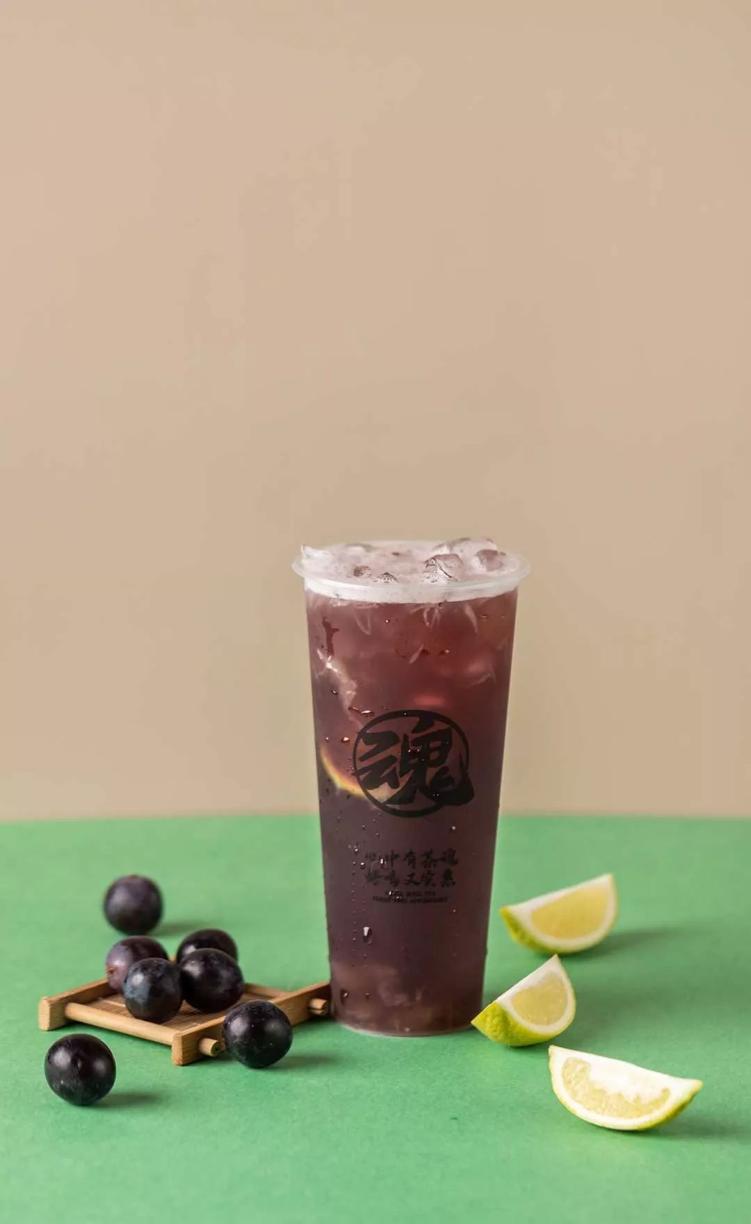 益力多系列有4种口味:葡萄,草莓,百香果,柠檬.馥郁,酸甜,清香,多汁.