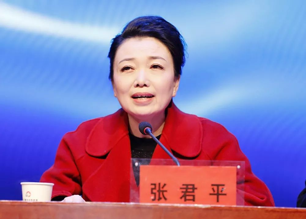 张君平首先代表院领导班子恭祝大家新年快乐!阖家团圆!