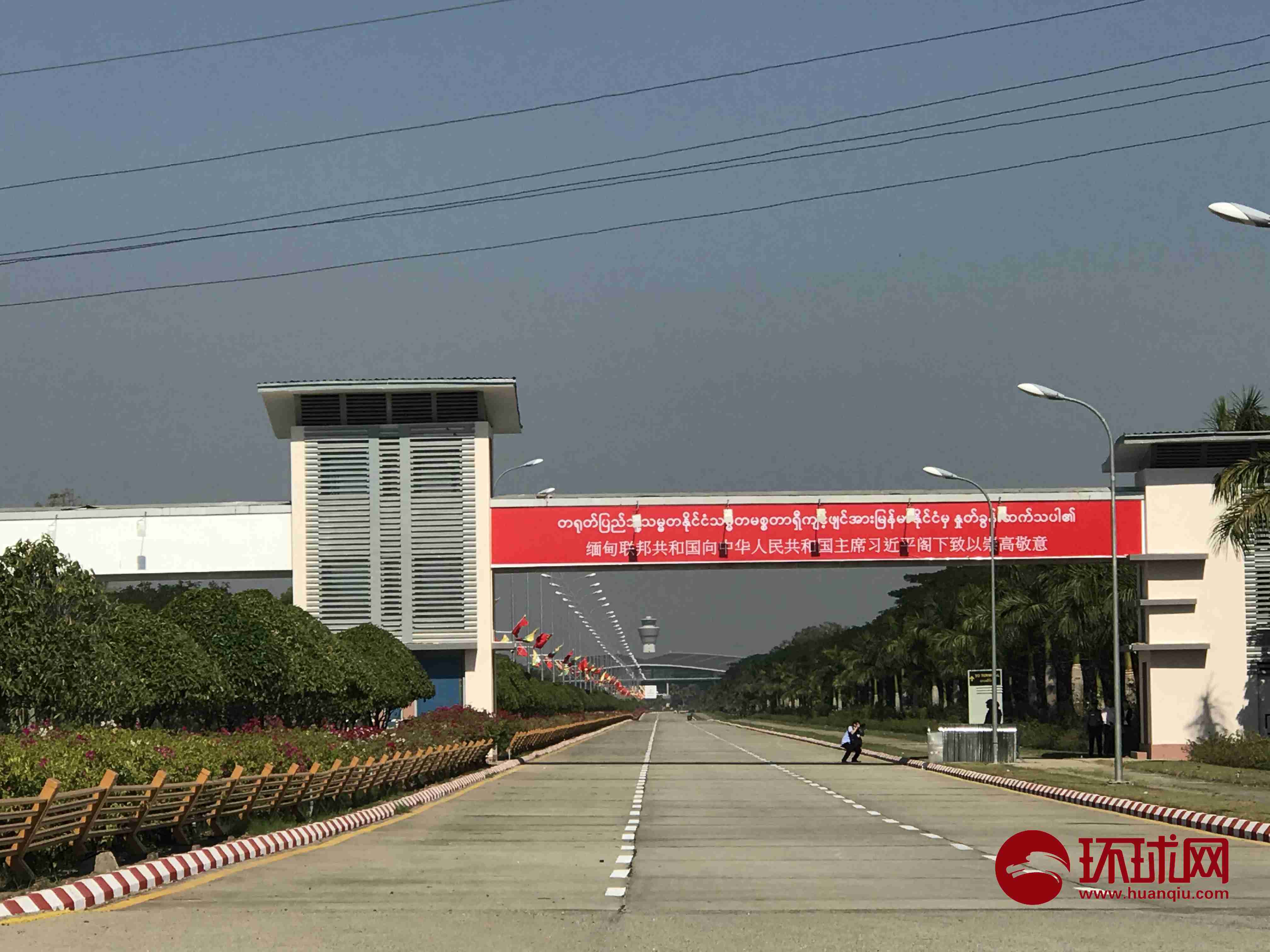 仰光，缅甸- 6月23 2015年：仰光国际机场红色 编辑类图片. 图片 包括有 吸引力, 布琼布拉, 聚会所 - 82934395