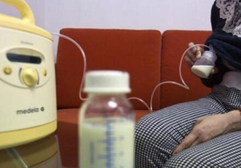 哺乳期宝妈母乳多宝宝喝不完,白白倒了很可惜,难道只能犒劳老公?