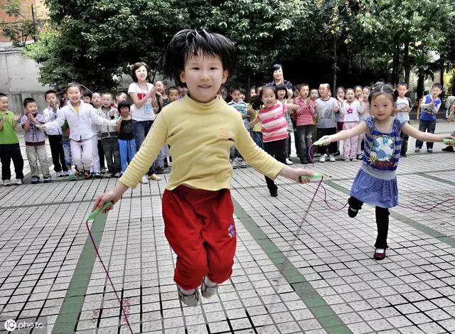 怎么学跳绳儿童 1b90b853f6664de78ff9109b3f294340.jpeg