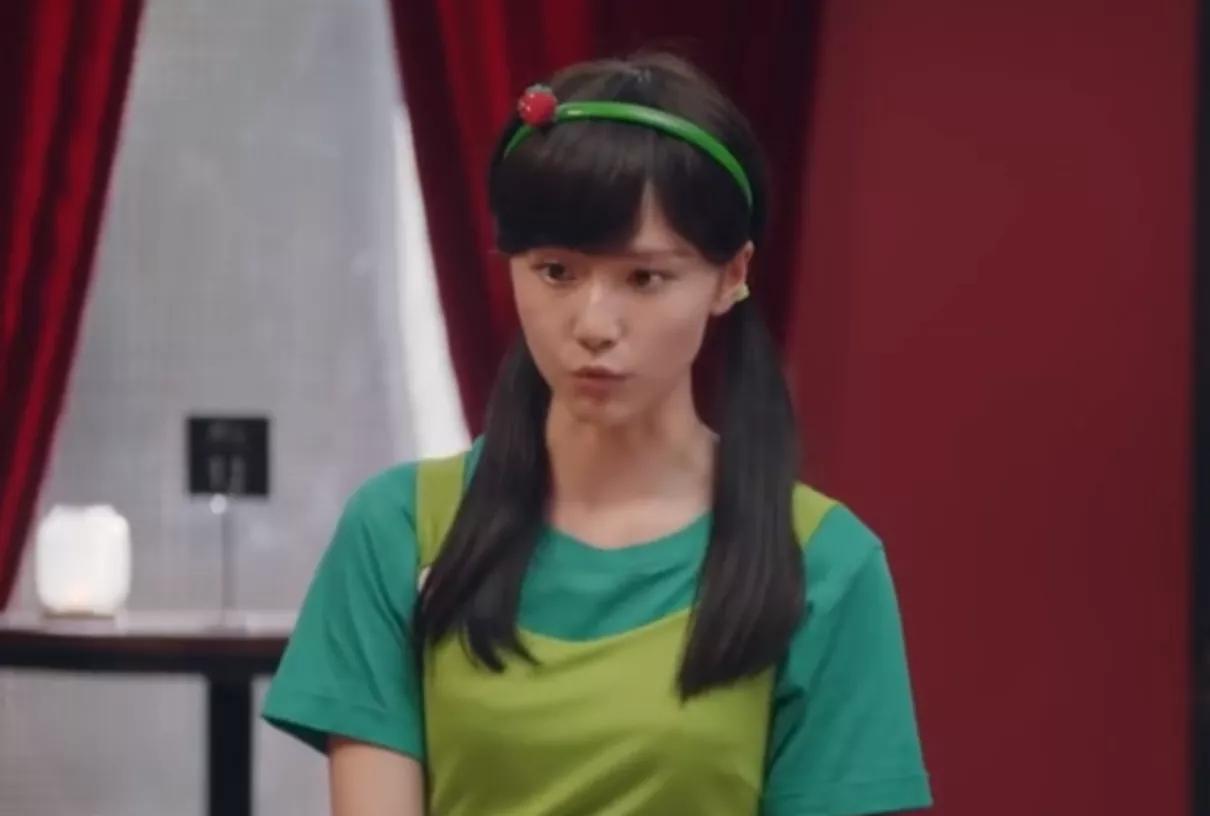 原创爱情公寓5:诸葛大力长发出境,谁注意到赵海棠的眼神?太真实了