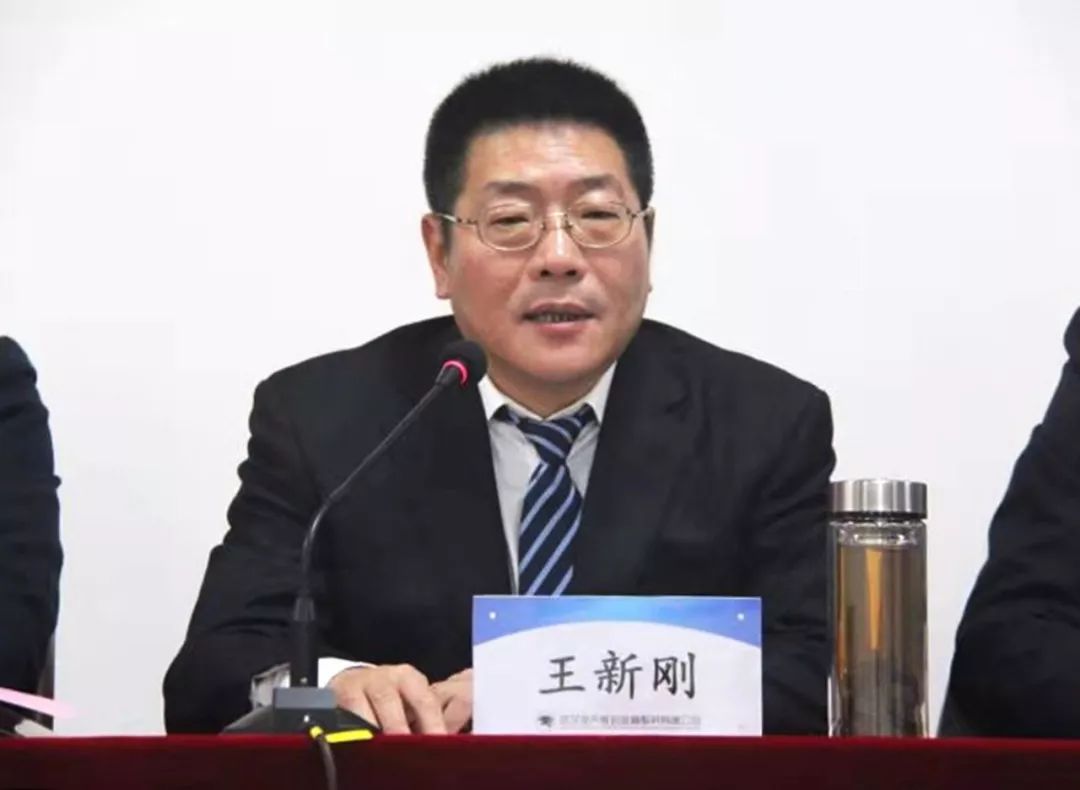 武汉融威押运公司党委书记,董事长王新刚在会上作重要讲话,首先对