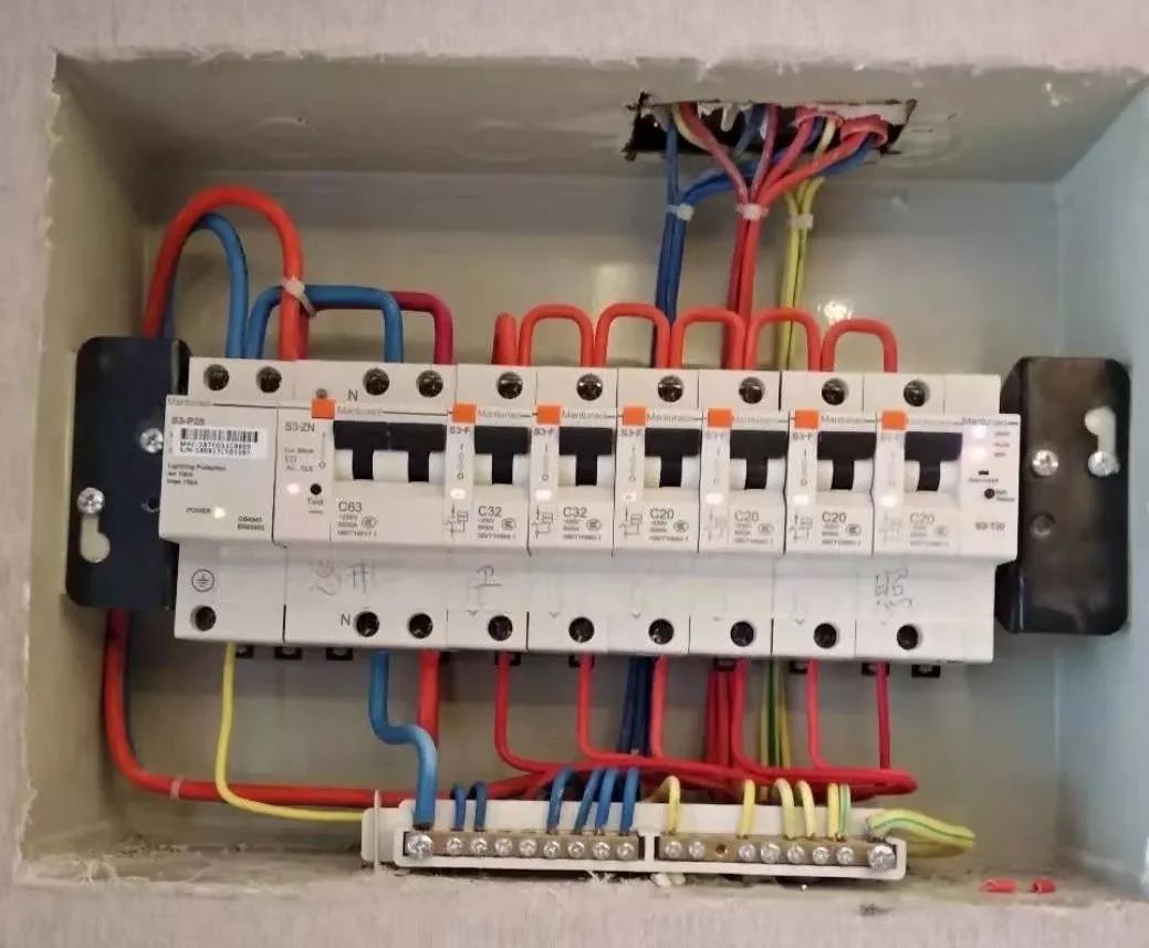三相配电箱接线图_电工基础知识_电工技术-电工最常见电路