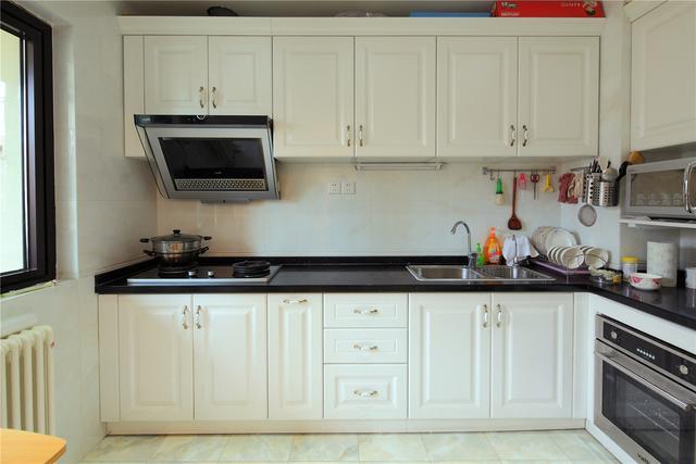 瓷砖上怎么打柜子 54468ea086c24d9680eec818610c62f9.jpeg