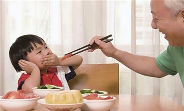 对付孩子挑食的4个“硬”方法，一个用一个准，让你家孩子爱上吃饭|