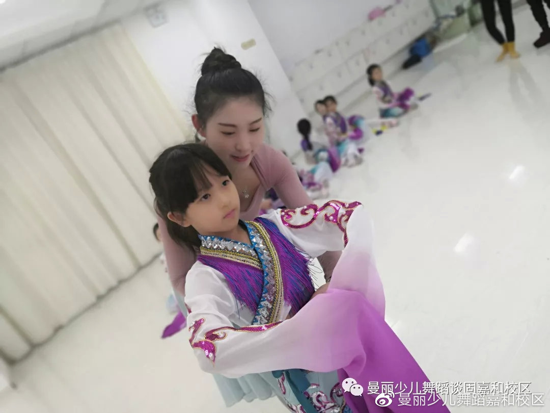 【曼丽舞蹈】小编探店：这家舞院的小学员多次上央视！