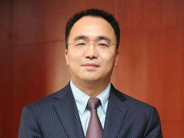 从一文不名的诗人到605亿身价，马云都慕名拜访