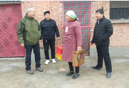 濮阳市广播电视台把温暖送到帮扶村