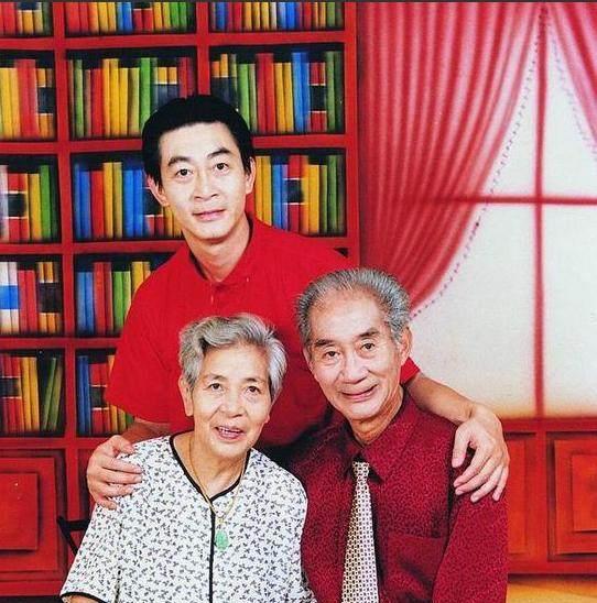 六小龄童妻子罕见照片,真没想到啊,这么年轻?