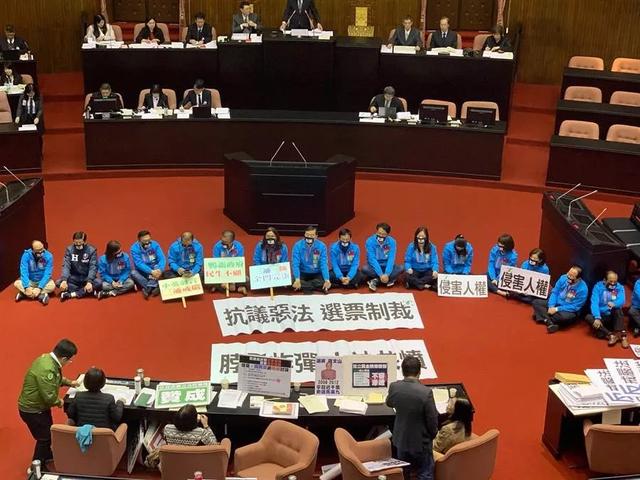蔡英文等不少民进党台独分子，都是被国民党的资源养出来的。