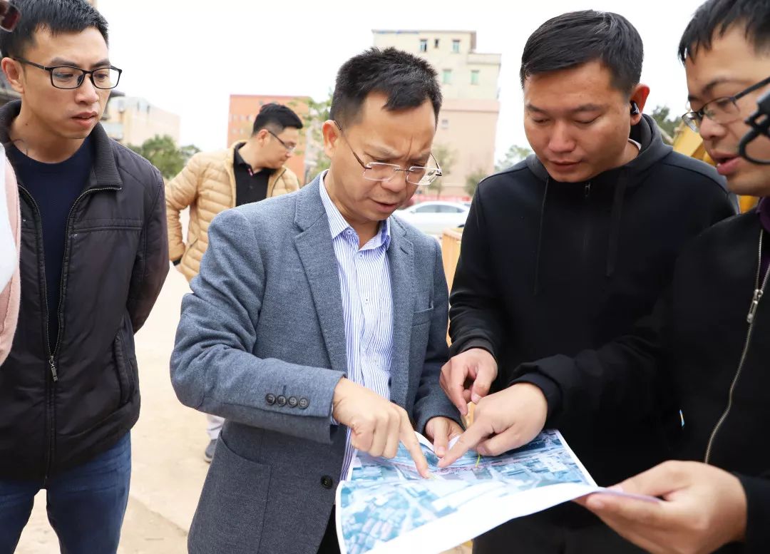 治污治水谢岗镇主要领导巡查督导河涌整治工作