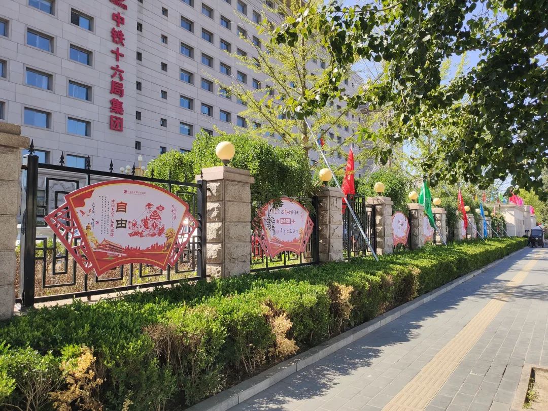 文化墙美观整齐,主题鲜明,内涵丰富,把宣传与教育融为一体,深受社区