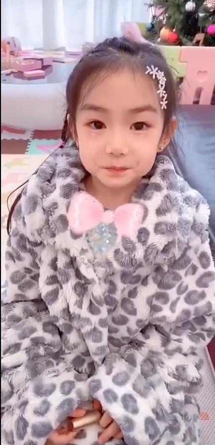 戚薇女儿lucky5岁生日花式拜年田亮女儿森碟11岁变成元气少女