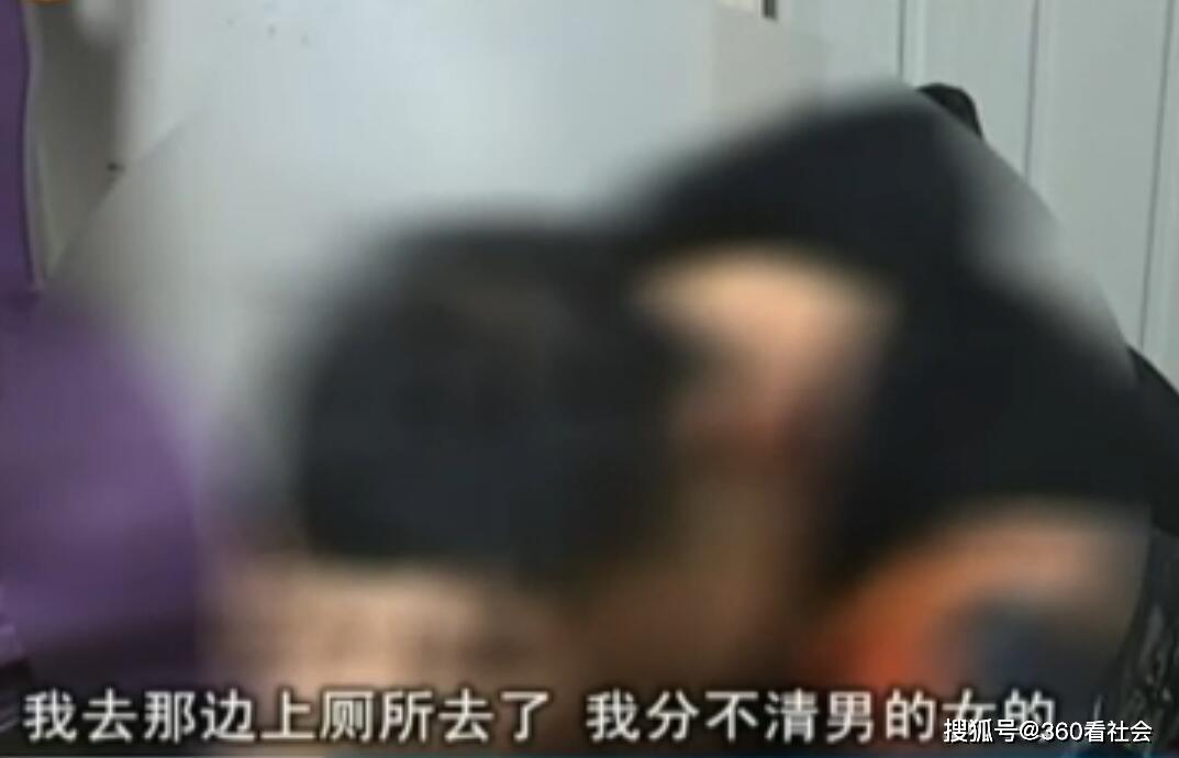 原创商场女厕内看不雅视频偷窥女子上厕所被抓男子这就是一种病